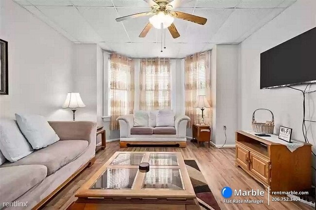 Building Photo - 3 br, 2.5 bath House - 216 Vine St