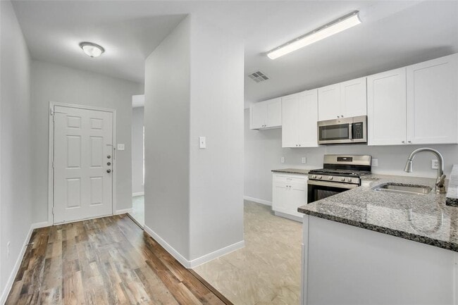 Building Photo - 210 Glencarry Trail