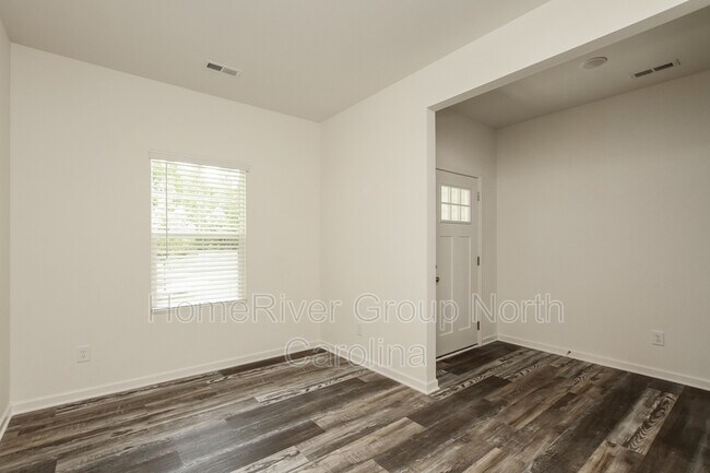 Building Photo - 125 Fosters Gln Pl