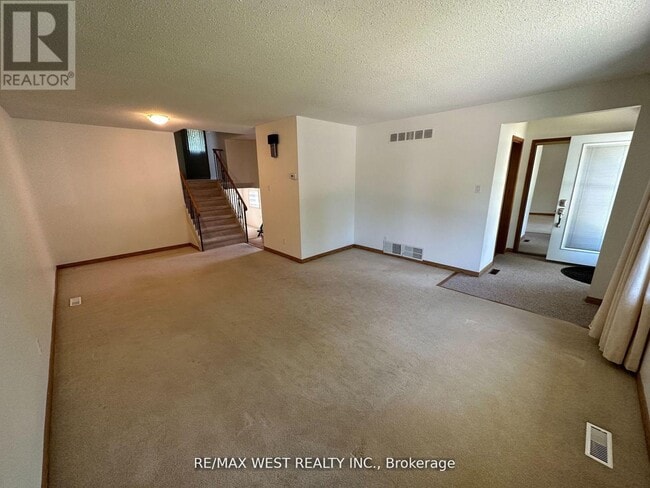 Photo du bâtiment - 15 Tracey Dr