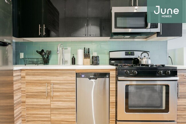 Foto del edificio - ROOM ONLY in 3-bed/1.0-bath Home