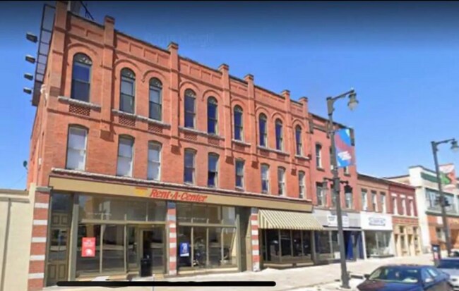 Building Photo - 513 N Salina St