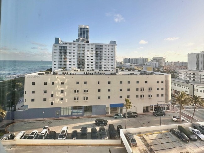 Foto del edificio - 7135 Collins Ave
