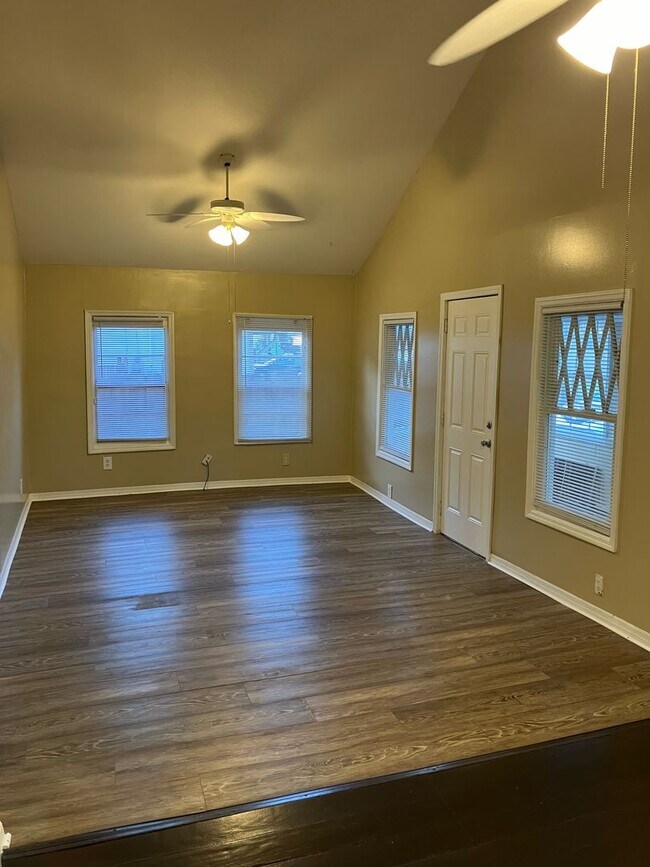 Foto del edificio - 3 bed 1 bath single family home