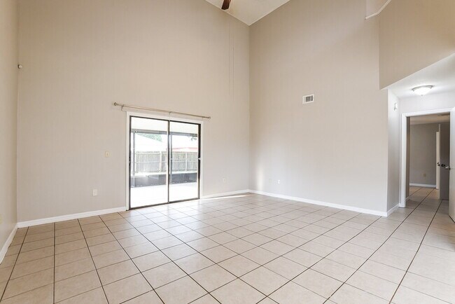 Foto del edificio - 116 Whitehall Way