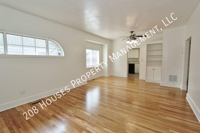 Building Photo - Charming Single-Level Bench Home