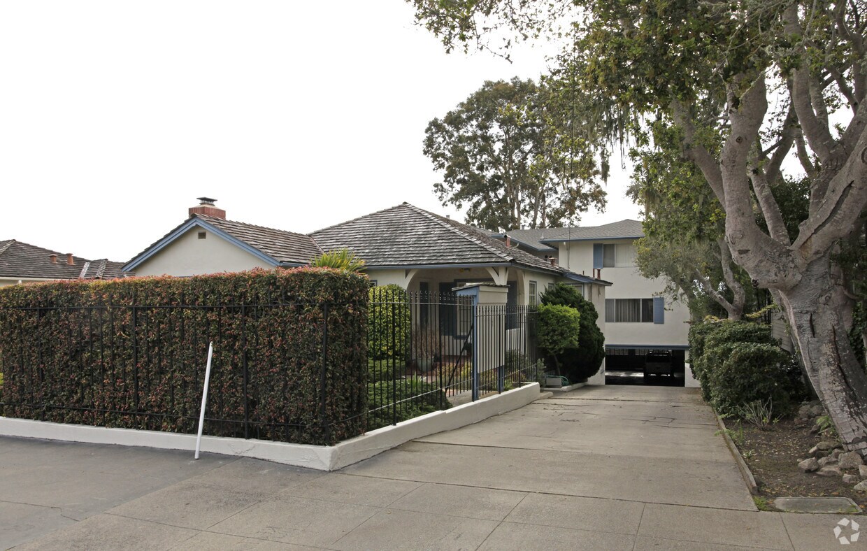 Building Photo - 443 Clay St