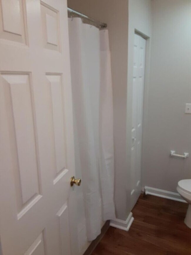 Building Photo - Gorgeous 2 Bedroom, 1 Bathroom Apartment at Millcreek Terrace