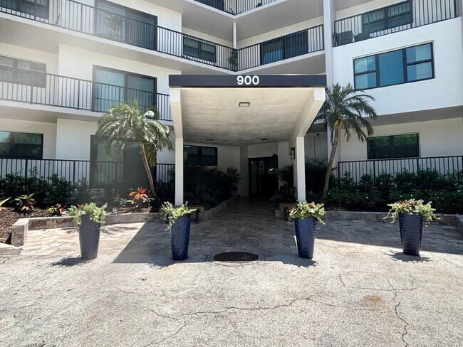 Foto del edificio - 900 River Reach Dr