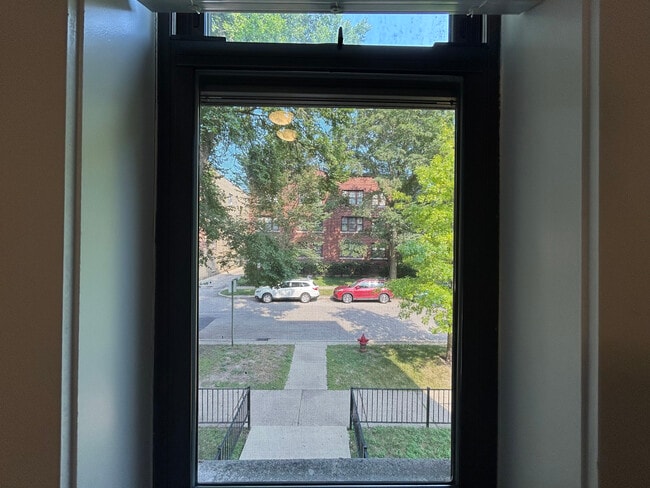 Building Photo - 1128 Maple Ave