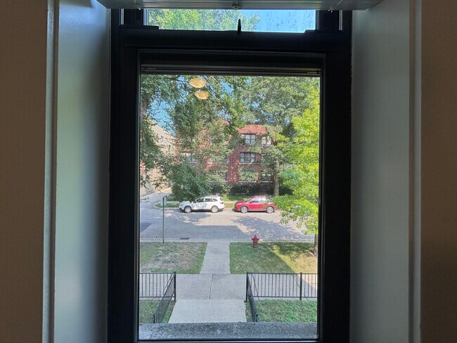 Foto del edificio - 1128 Maple Ave