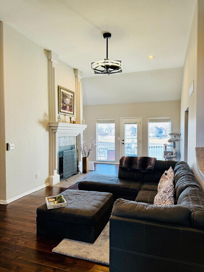 Building Photo - 5912 NE Turquoise Dr