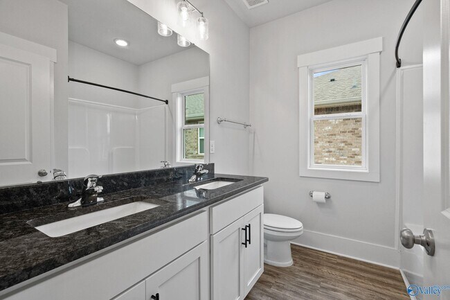 Foto del edificio - 6073 Thorntons Way Cir NW