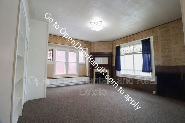 Building Photo - 385 S Wayne St