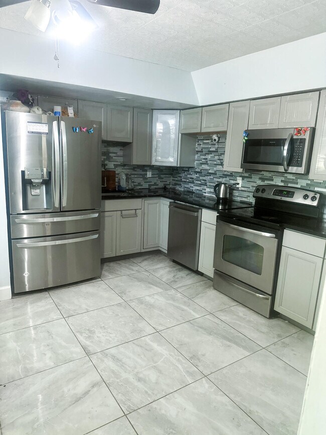 Foto del edificio - 1711 SW 23rd Ave