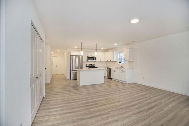 Foto del edificio - 201 Creek Pointe Cir