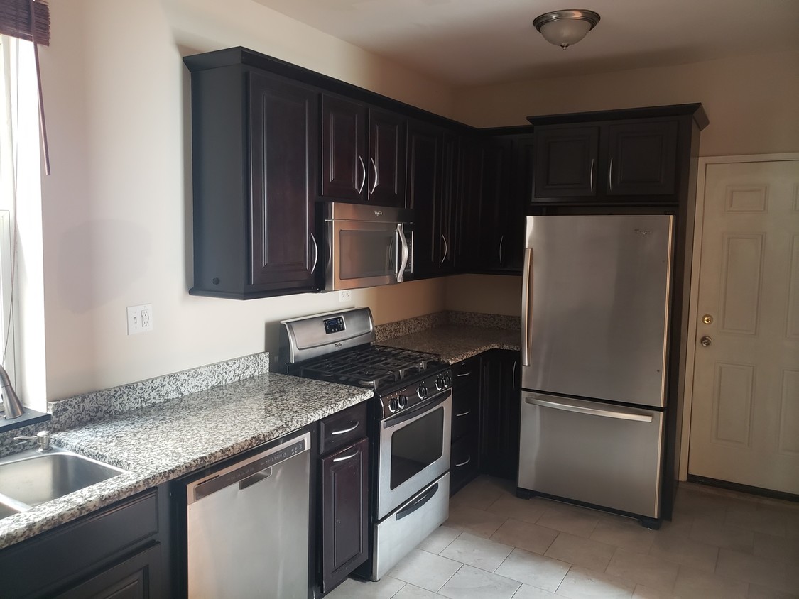 Foto del edificio - 3063 N Gresham Ave