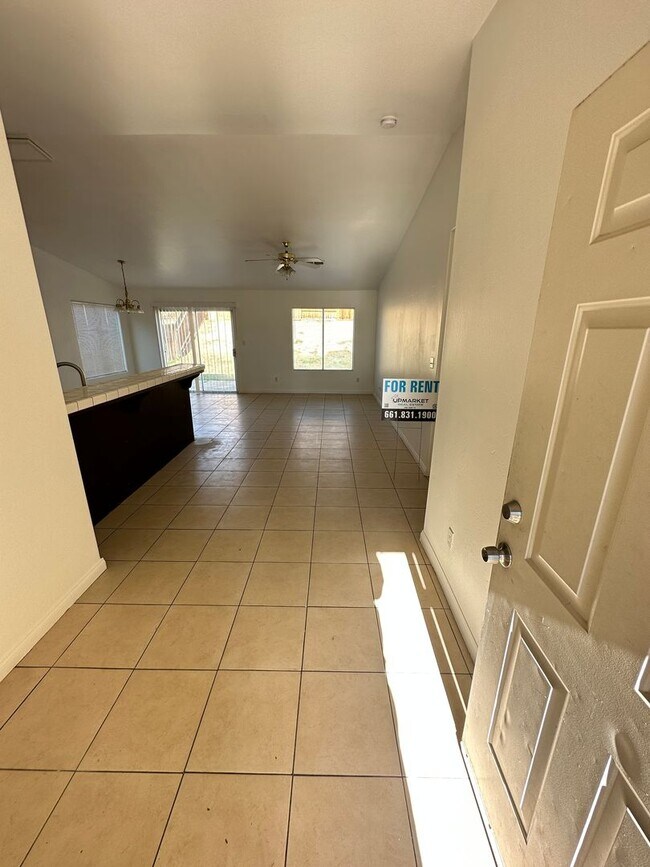 Foto del edificio - Cozy 3-Bedroom, 2-Bathroom Home in North Bakersfield
