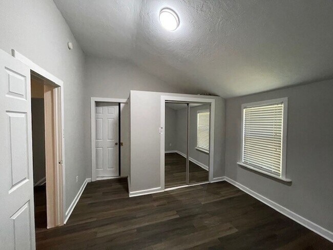 Foto del edificio - CHARMING UPDATED 1940'S COTTAGE IN HISTORIC COLONIAL VILLAGE IN S. KNOXVILLE!!!!!
