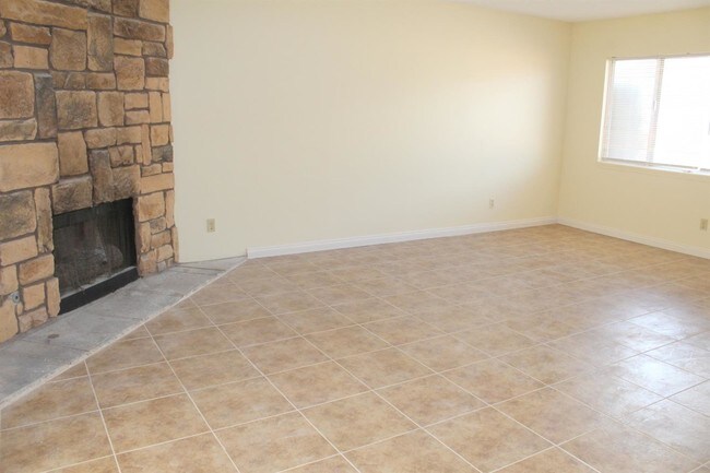 Building Photo - 15893 Sago Rd