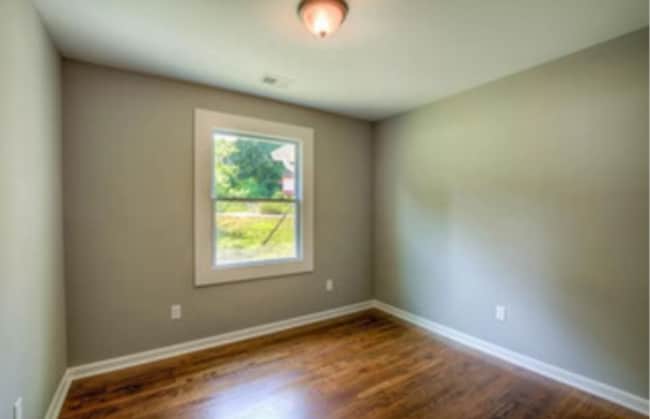 Building Photo - 1004 Redford Dr SE