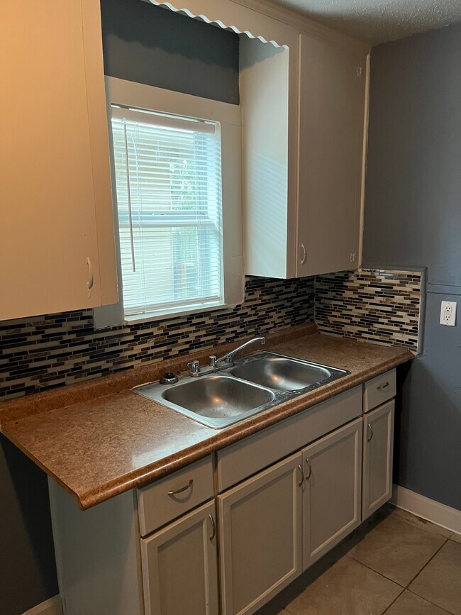 kitchen - 3433 Reeves St