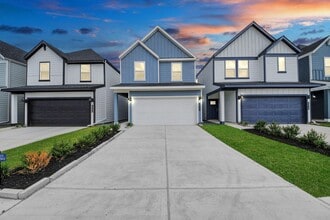 Building Photo - 10327 Sylvan Wds Trl
