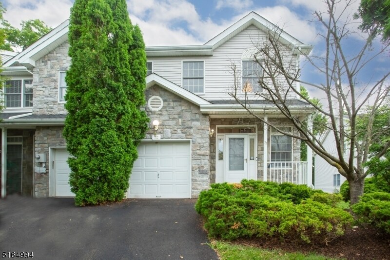Foto principal - 72 Emily Pl