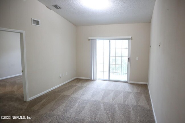 Building Photo - 8218 Green Parrot Rd