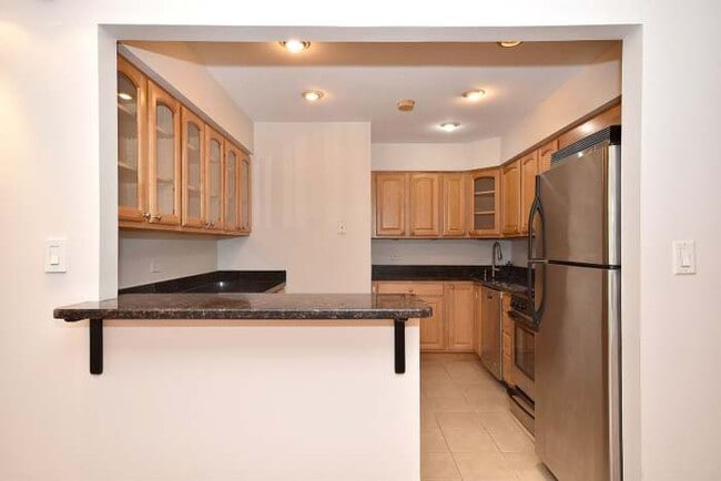 Kitchen - 20 Parkside Ct