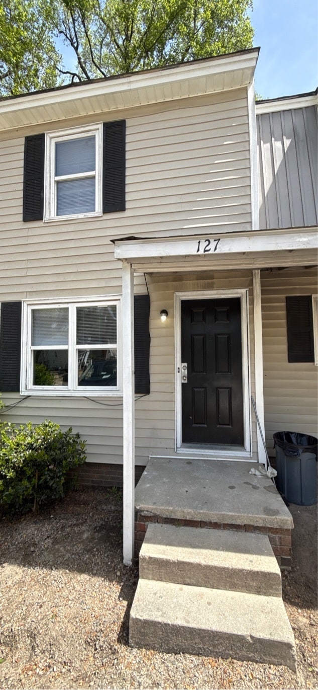 Building Photo - 127 Aqua Ct