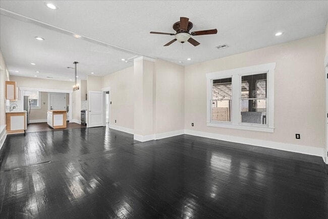 Building Photo - 213 Grace St