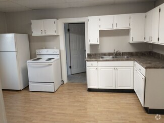 Building Photo - 606 S Maple St