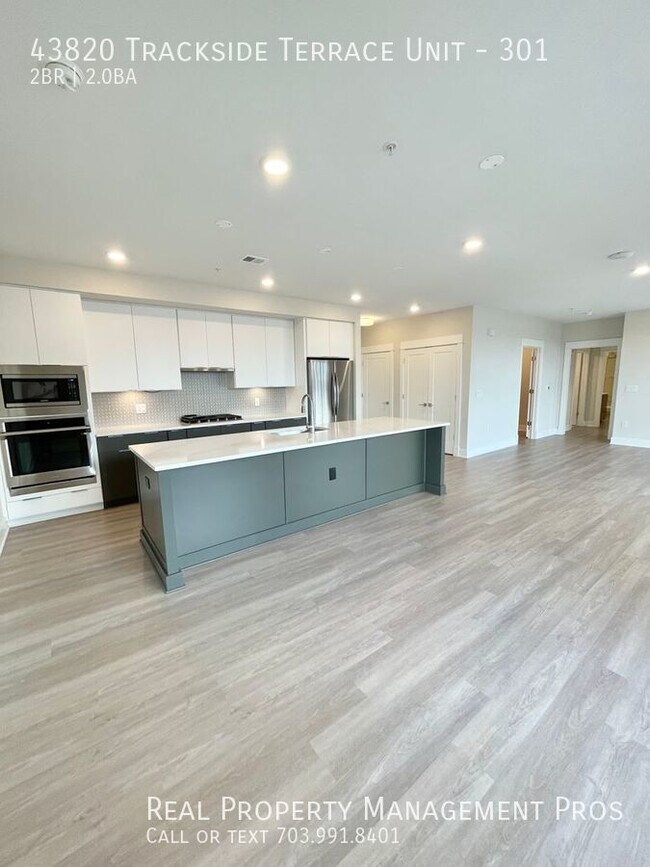 Building Photo - Brand New Luxury 2 Bedroom + Den Garage Co...