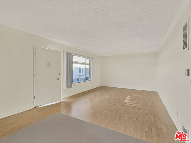 Foto del edificio - 440 Raymond Ave