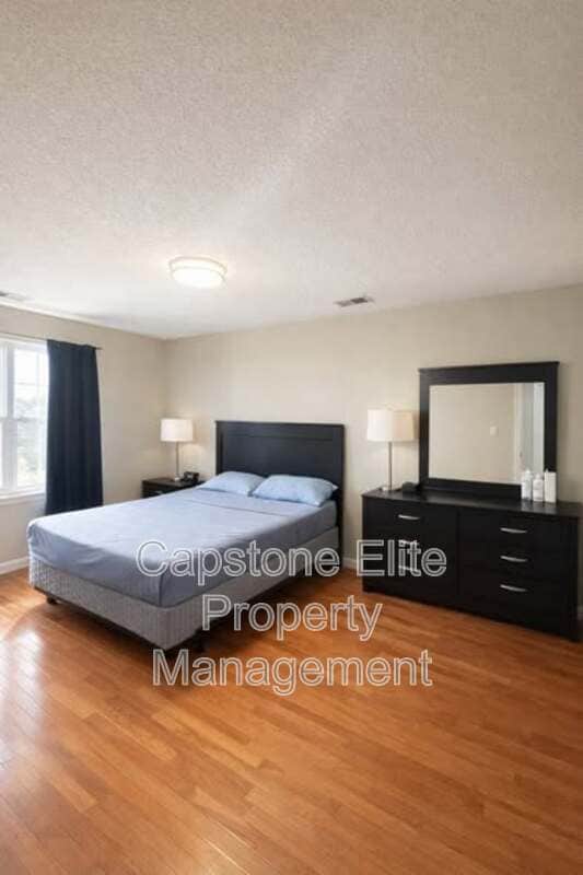 Building Photo - 30 Richmond St