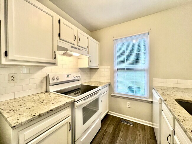 Foto del edificio - RAINTREE TOWNHOME!