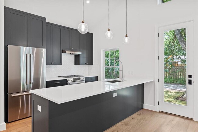 Foto del edificio - 3705 Jackson Ave