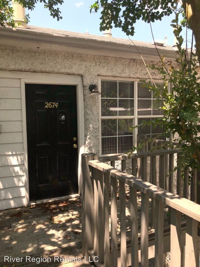 Building Photo - 2640 E 3rd St