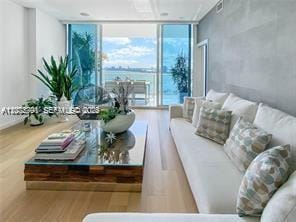 Building Photo - 2020 N Bayshore Dr