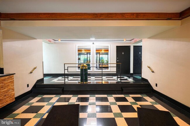 Foto del edificio - 1801 Clydesdale Pl NW