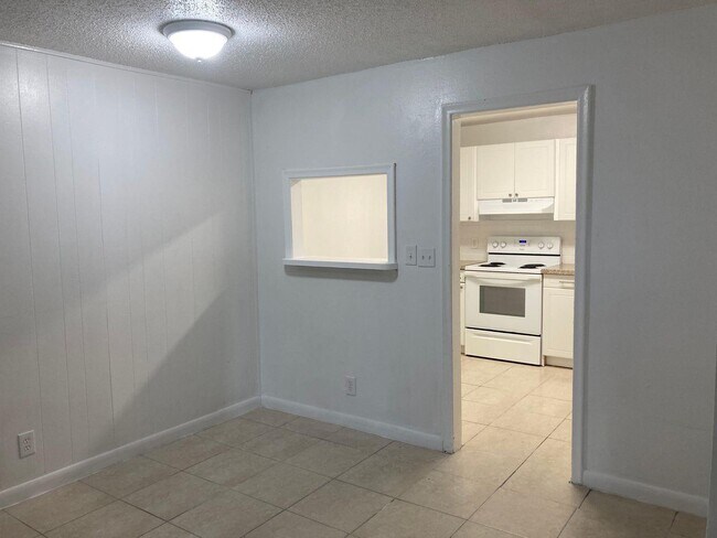 Building Photo - 3600 Riverside Dr