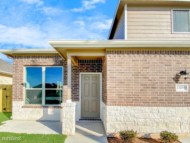 Building Photo - 4 br, 3 bath House - 13059 Clearview Drive
