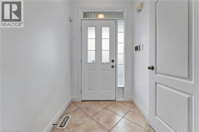 Photo du bâtiment - 400 Stonehenge Dr