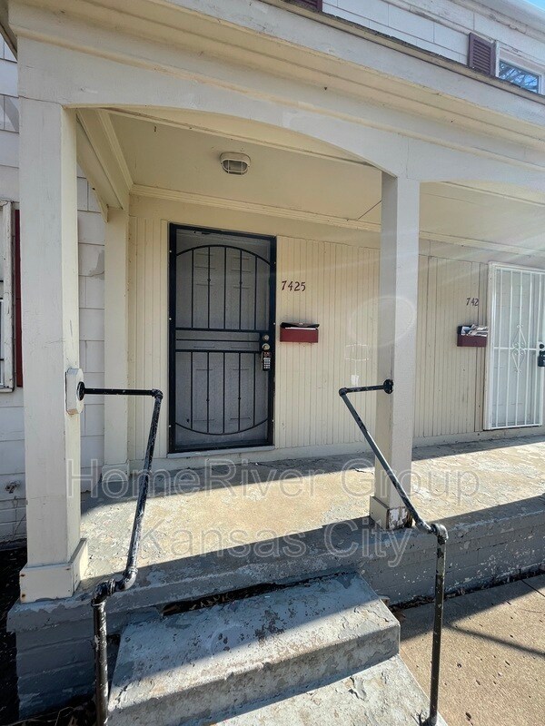 Building Photo - 7425 Arleta Blvd