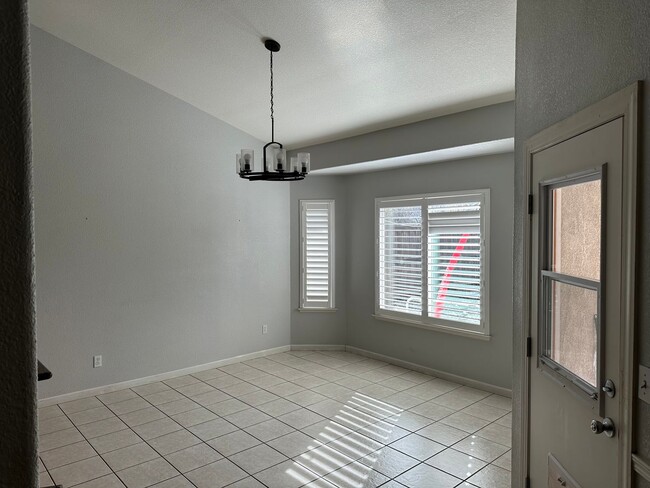 Foto del edificio - Well maintained home for rent in desirable...