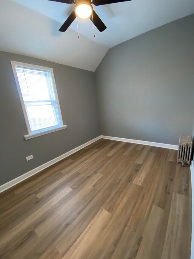 tercer dormitorio - 9243 S Manistee Ave