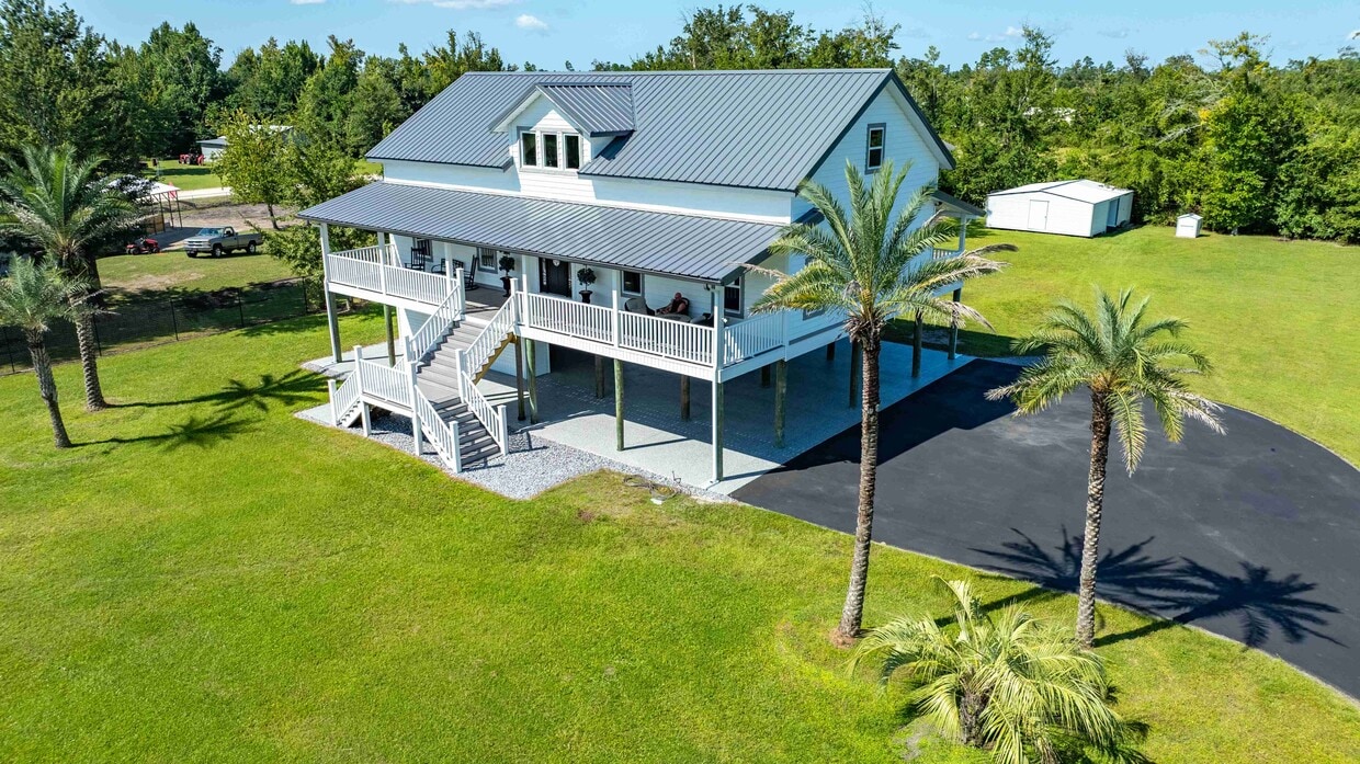 Primary Photo - 7211 Bay Crest Rd