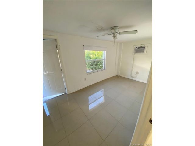 Foto del edificio - 550 NW 30th St