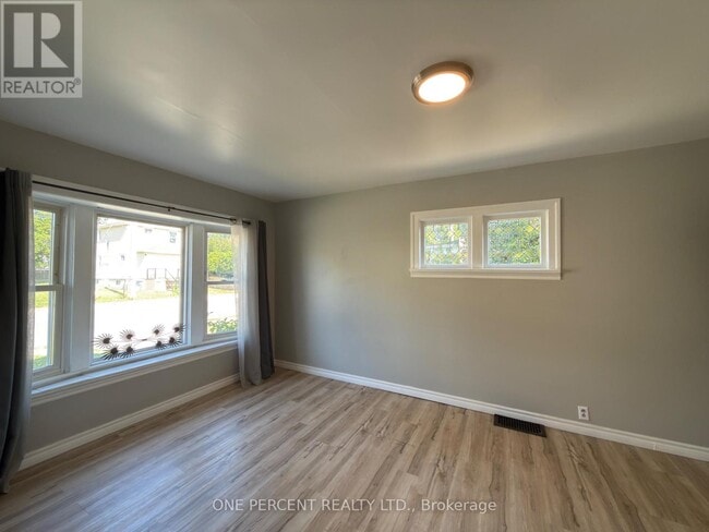 Building Photo - 5082 St Lawrence Ave